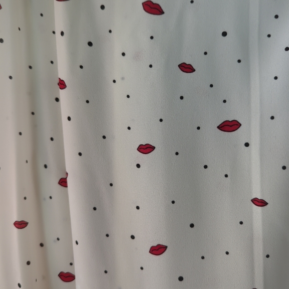 Faded Glory Button Up Top Size 16 Lips Pattern Polyester Non Wrinkle Long Sleeve - Picture 3 of 13